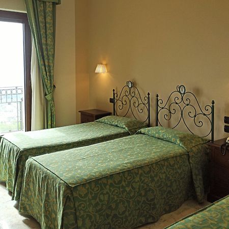 Hotel Primavera Dell'Etna Дзаферана Етнеа Екстериор снимка