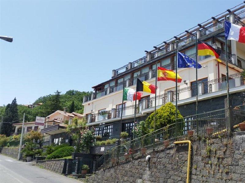 Hotel Primavera Dell'Etna Дзаферана Етнеа Екстериор снимка