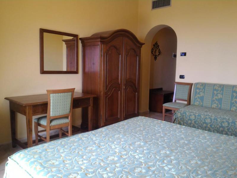 Hotel Primavera Dell'Etna Дзаферана Етнеа Екстериор снимка