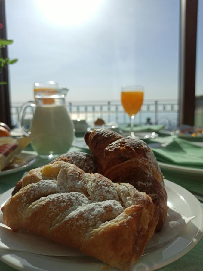 Hotel Primavera Dell'Etna Дзаферана Етнеа Екстериор снимка