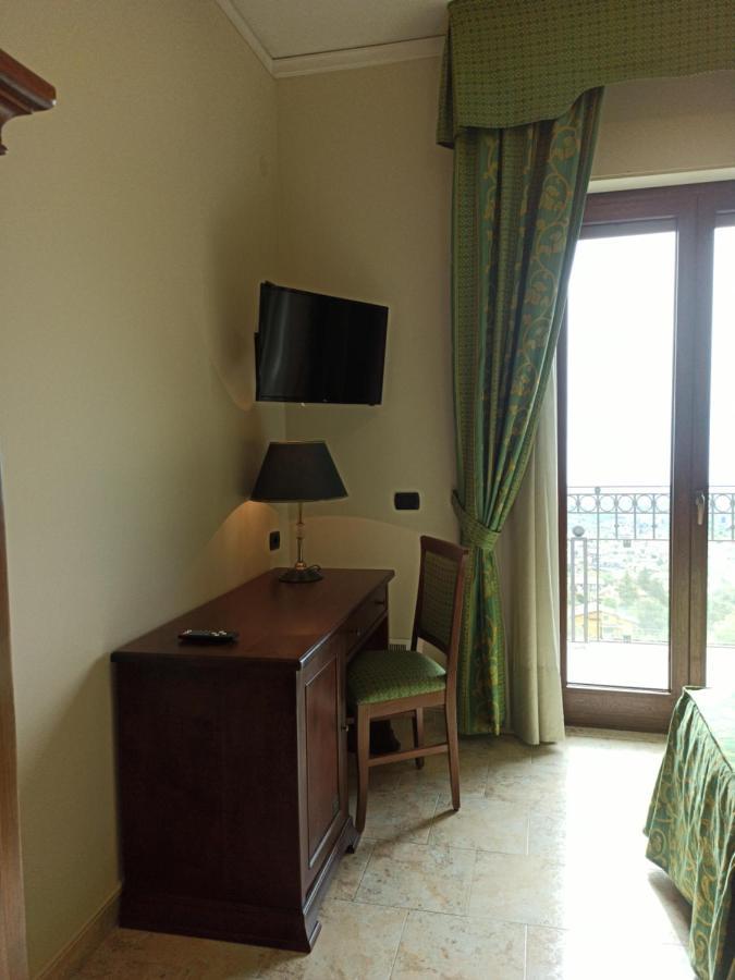 Hotel Primavera Dell'Etna Дзаферана Етнеа Екстериор снимка