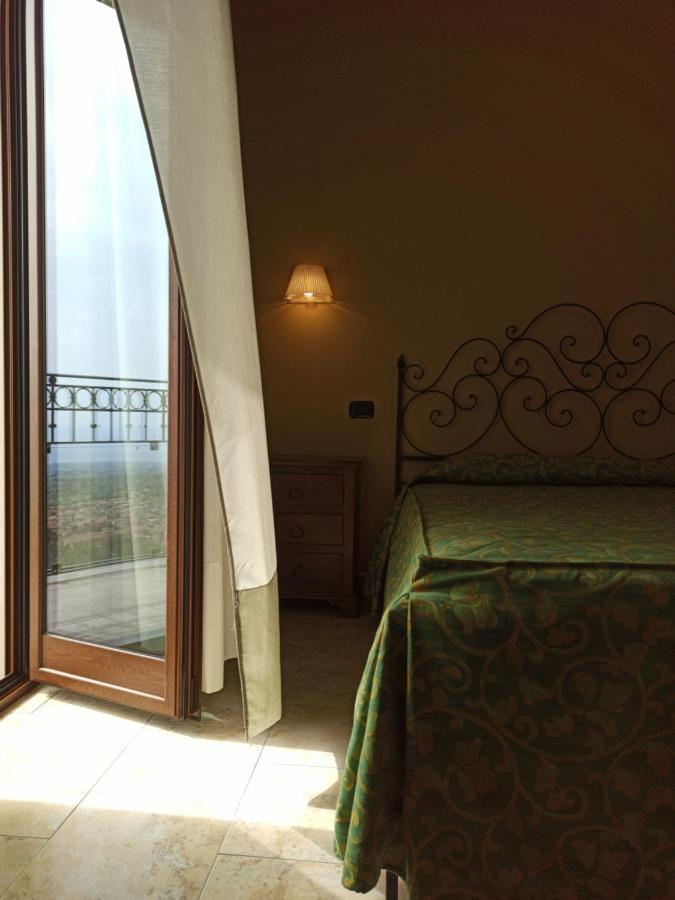 Hotel Primavera Dell'Etna Дзаферана Етнеа Екстериор снимка