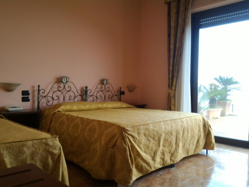 Hotel Primavera Dell'Etna Дзаферана Етнеа Екстериор снимка
