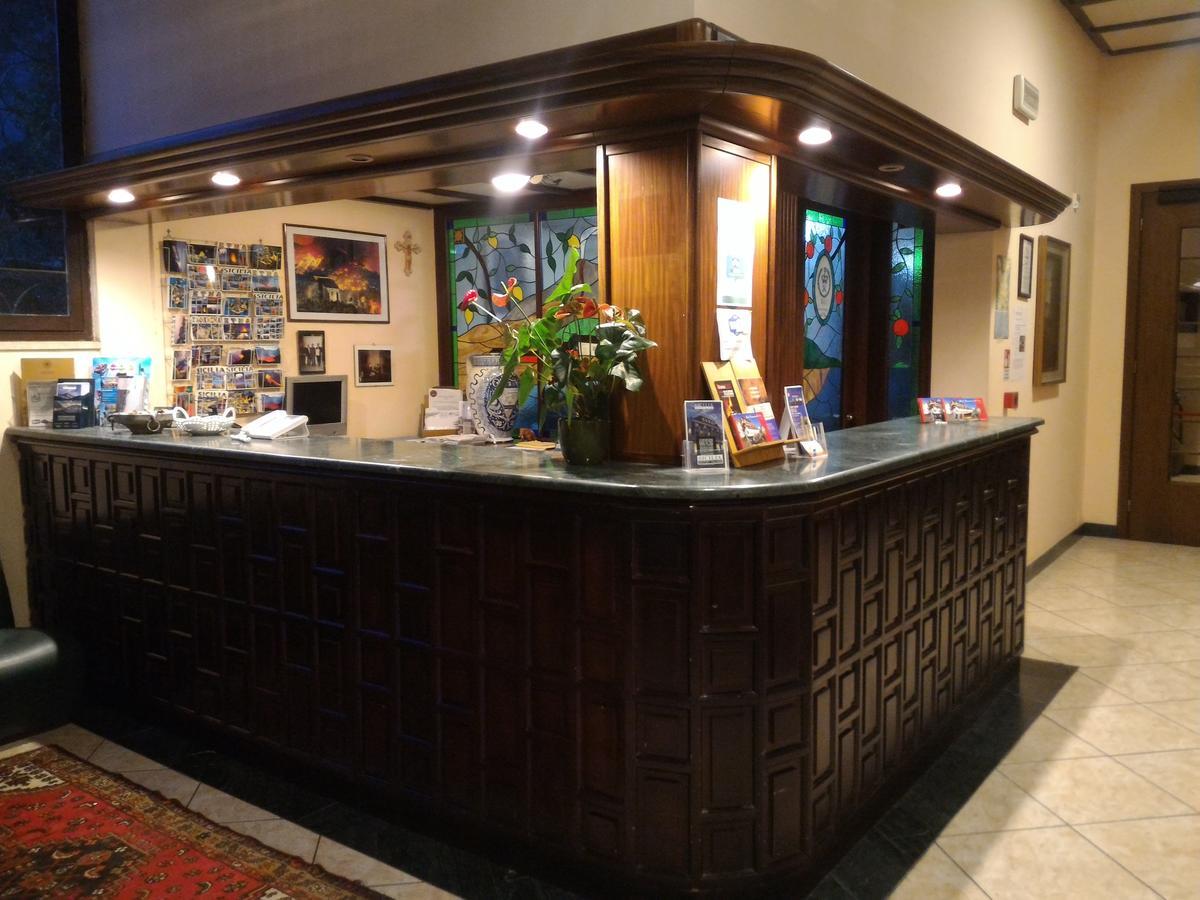 Hotel Primavera Dell'Etna Дзаферана Етнеа Екстериор снимка
