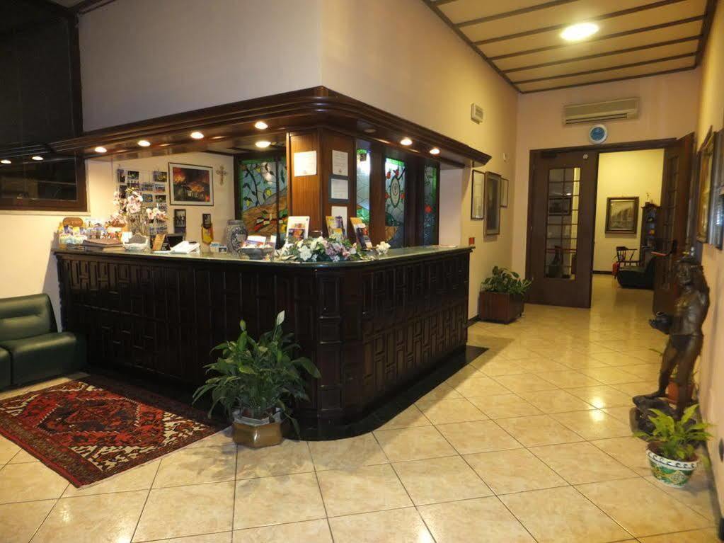 Hotel Primavera Dell'Etna Дзаферана Етнеа Екстериор снимка