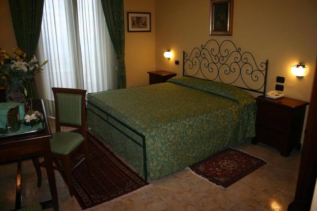 Hotel Primavera Dell'Etna Дзаферана Етнеа Екстериор снимка