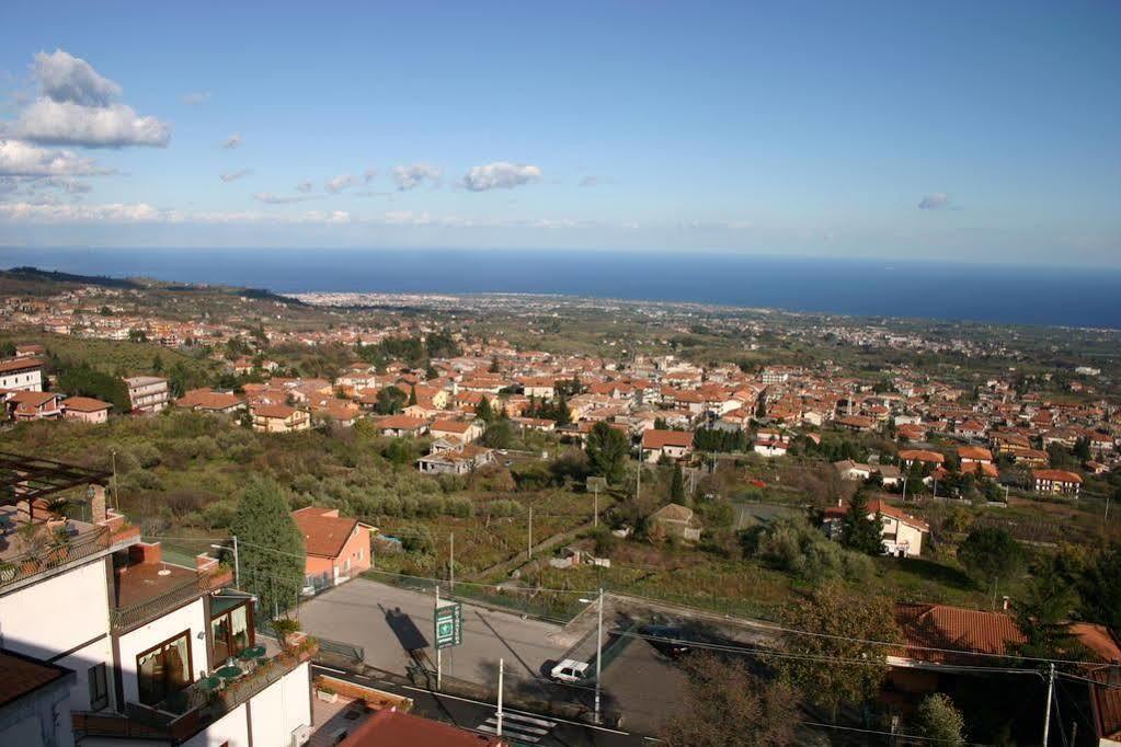 Hotel Primavera Dell'Etna Дзаферана Етнеа Екстериор снимка