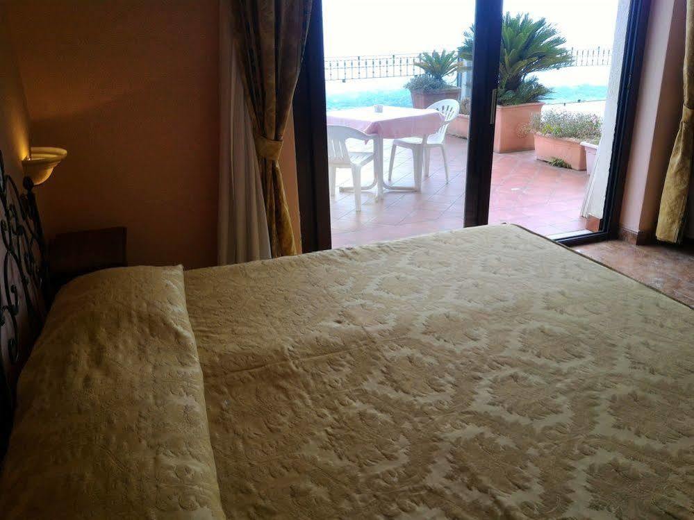 Hotel Primavera Dell'Etna Дзаферана Етнеа Екстериор снимка